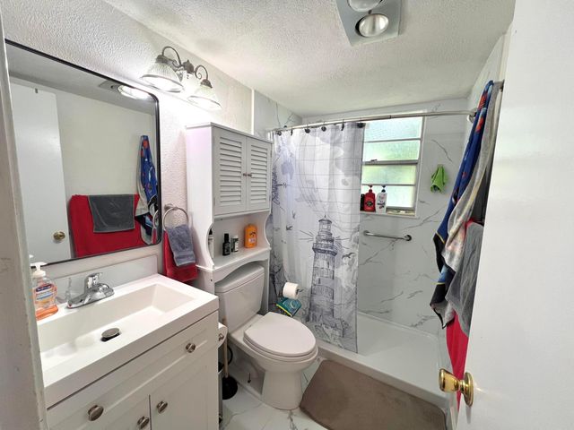561 DURHAM T T, Deerfield Beach, FL 33442