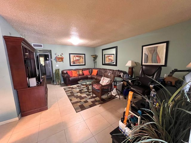 561 DURHAM T T, Deerfield Beach, FL 33442