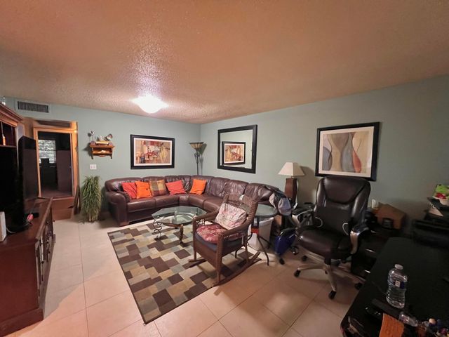561 DURHAM T T, Deerfield Beach, FL 33442