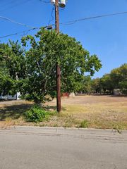 321 W Olive ST, Lockhart, TX 78644