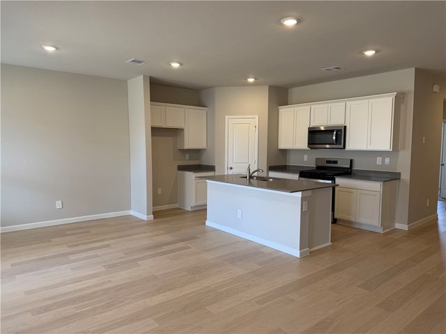 1709 Robinson Dr, Brenham, TX 77833