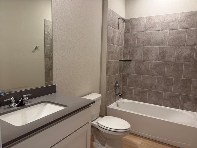 1709 Robinson Dr, Brenham, TX 77833