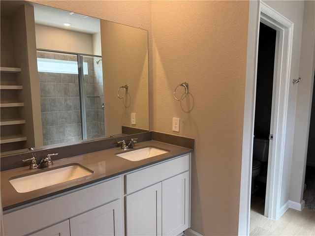 1709 Robinson Dr, Brenham, TX 77833