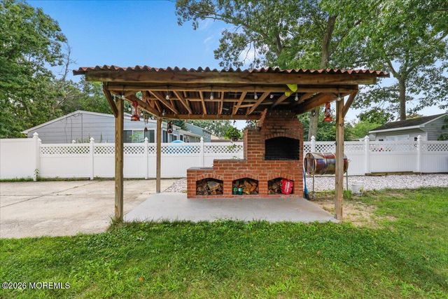 111 Oak Ridge Parkway, Toms River, NJ 08755