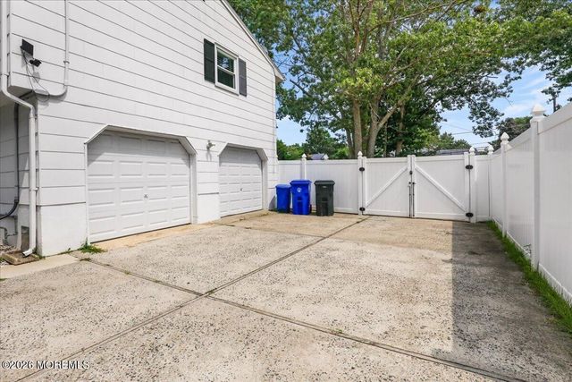 111 Oak Ridge Parkway, Toms River, NJ 08755