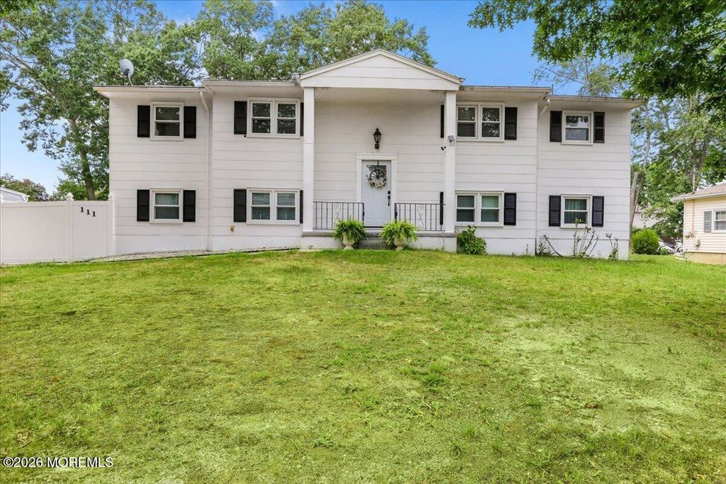111 Oak Ridge Parkway, Toms River, NJ 08755