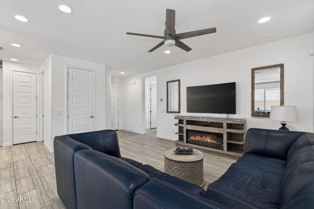 8918 W RANCHO Drive, Glendale, AZ 85305