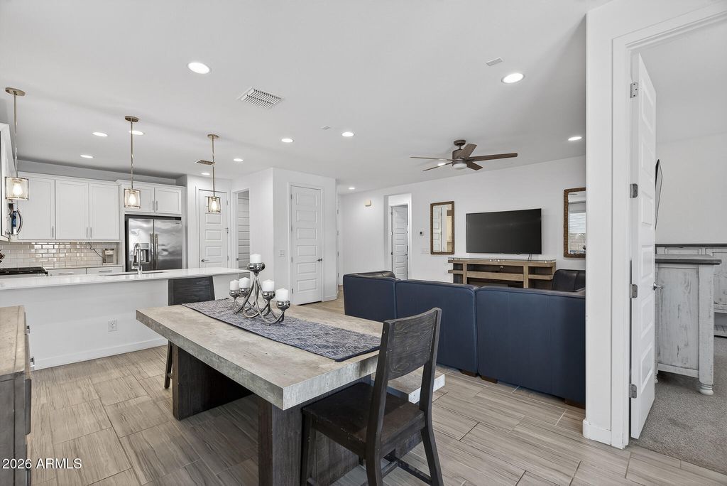 Image 11 of property listing at 8918 W RANCHO Drive, Glendale, AZ 85305