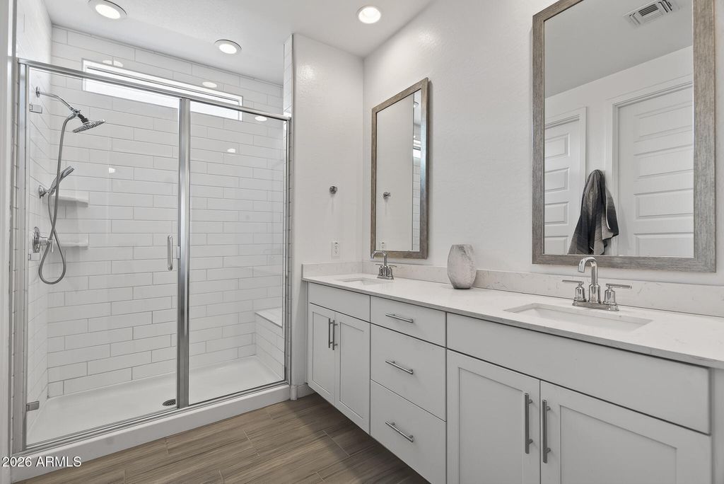 Image 14 of property listing at 8918 W RANCHO Drive, Glendale, AZ 85305