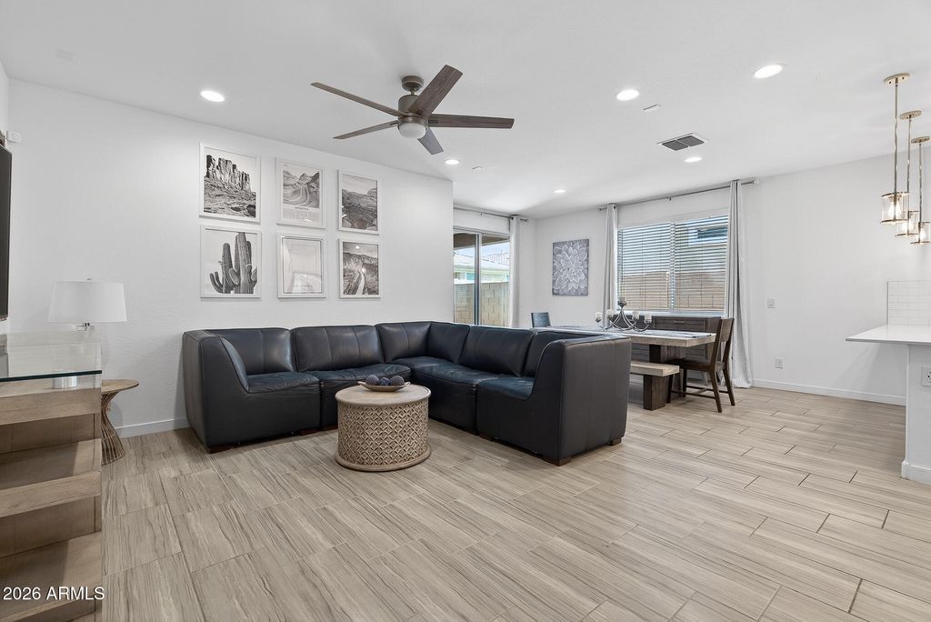 Image 4 of property listing at 8918 W RANCHO Drive, Glendale, AZ 85305