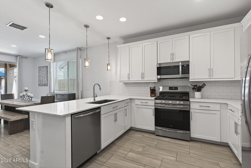 Image 9 of property listing at 8918 W RANCHO Drive, Glendale, AZ 85305