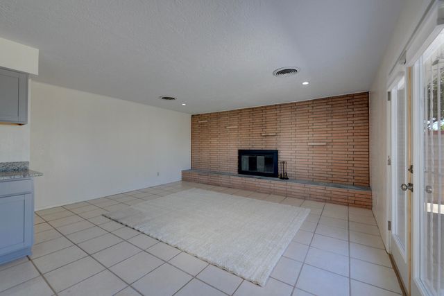 2929 Espanola Street NE, Albuquerque, NM 87110