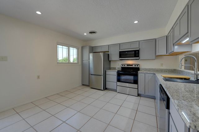 2929 Espanola Street NE, Albuquerque, NM 87110