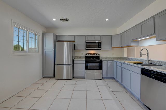 2929 Espanola Street NE, Albuquerque, NM 87110