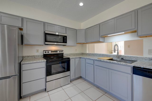 2929 Espanola Street NE, Albuquerque, NM 87110