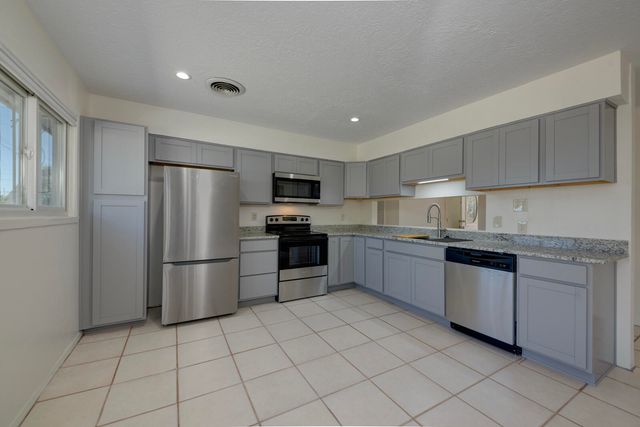 2929 Espanola Street NE, Albuquerque, NM 87110