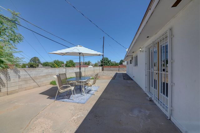 2929 Espanola Street NE, Albuquerque, NM 87110