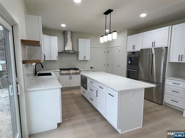 23 Redwood Avenue, Edison, NJ 08817