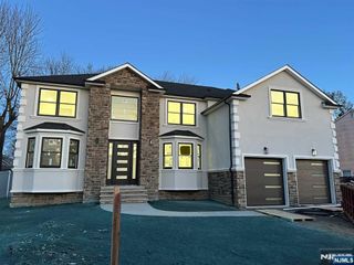 23 Redwood Avenue, Edison, NJ 08817