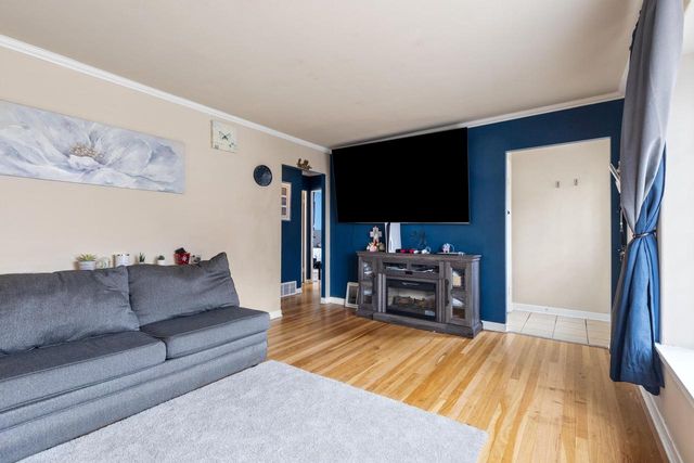 2331 S 61st STREET, West Allis, WI 53219