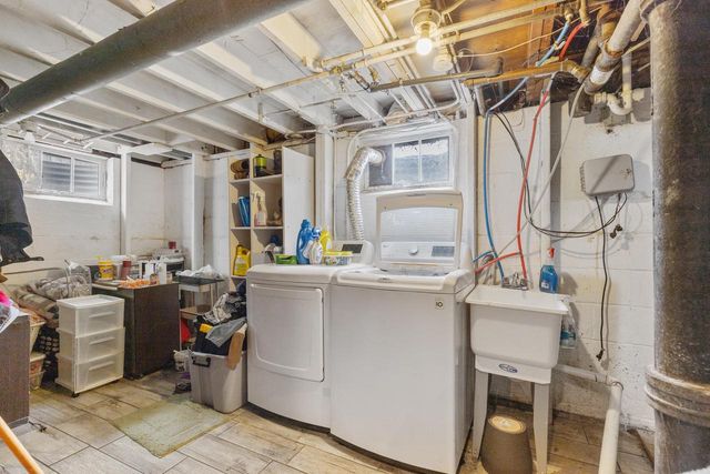 2331 S 61st STREET, West Allis, WI 53219