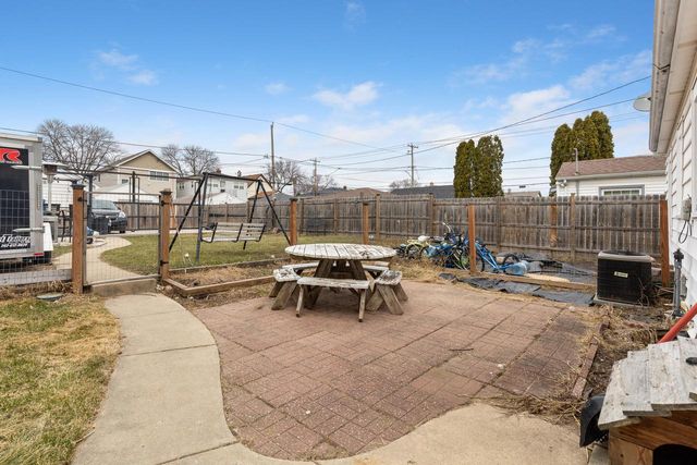 2331 S 61st STREET, West Allis, WI 53219