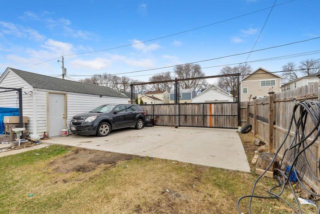 2331 S 61st STREET, West Allis, WI 53219