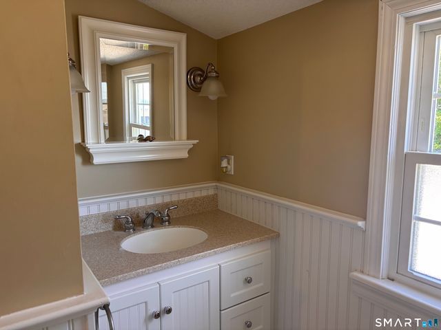 7 Nehantic Drive, East Lyme, CT 06357