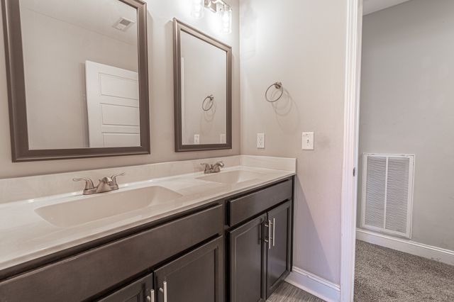 455 Kinslow Ct, Clarksville, TN 37040