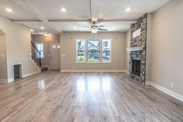455 Kinslow Ct, Clarksville, TN 37040