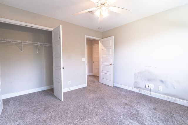 455 Kinslow Ct, Clarksville, TN 37040