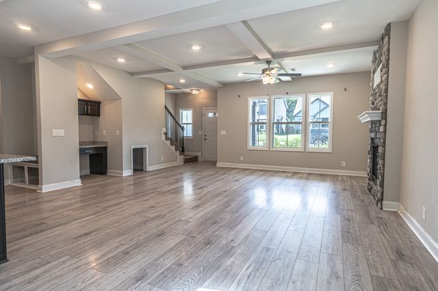 455 Kinslow Ct, Clarksville, TN 37040