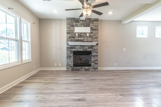 455 Kinslow Ct, Clarksville, TN 37040