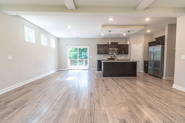 455 Kinslow Ct, Clarksville, TN 37040
