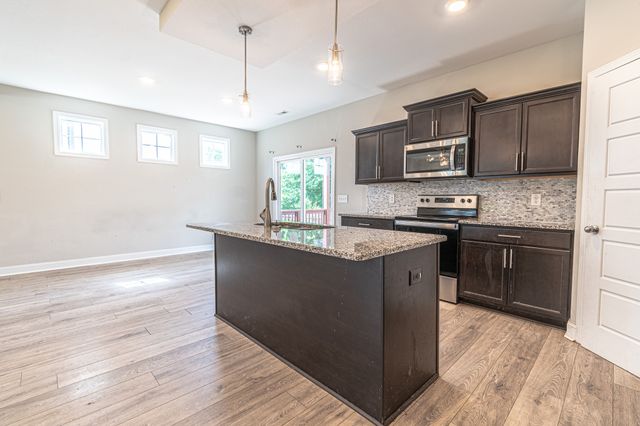 455 Kinslow Ct, Clarksville, TN 37040