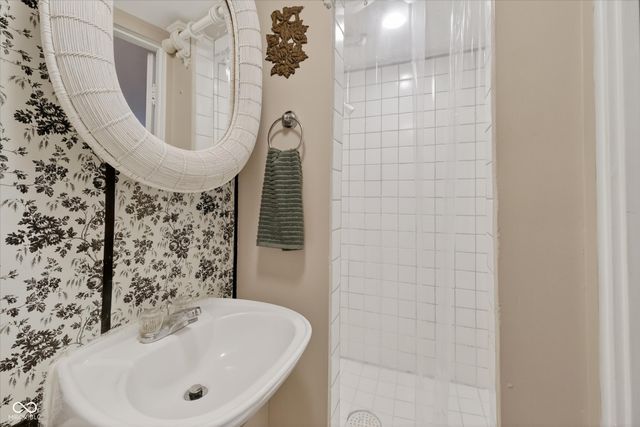 5428 E 10th Street, Indianapolis, IN 46219