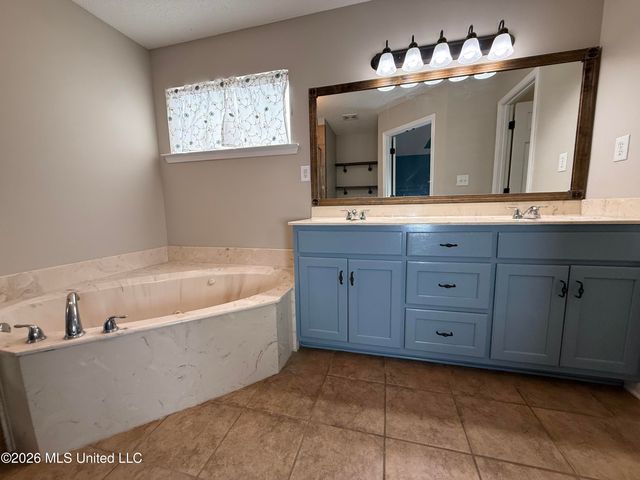 406 S Vaiden Ridge Drive, Hernando, MS 38632