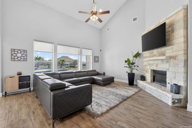 107 Lilly Blf, Castroville, TX 78009