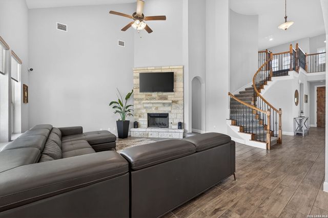 107 Lilly Blf, Castroville, TX 78009