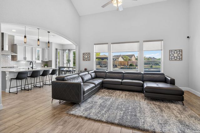 107 Lilly Blf, Castroville, TX 78009