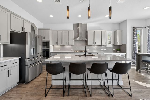 107 Lilly Blf, Castroville, TX 78009