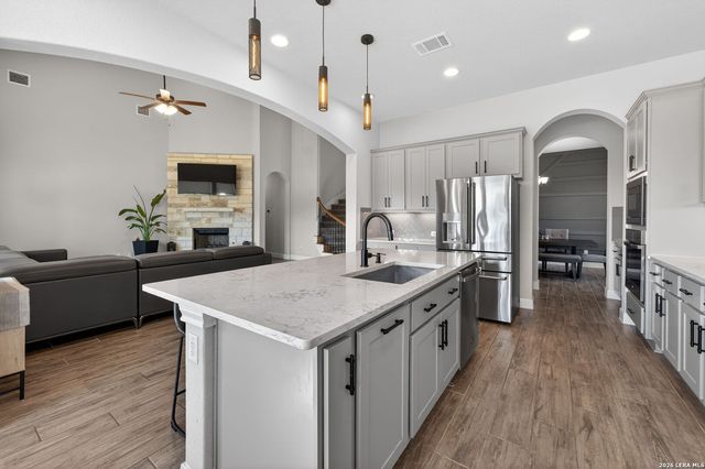 107 Lilly Blf, Castroville, TX 78009