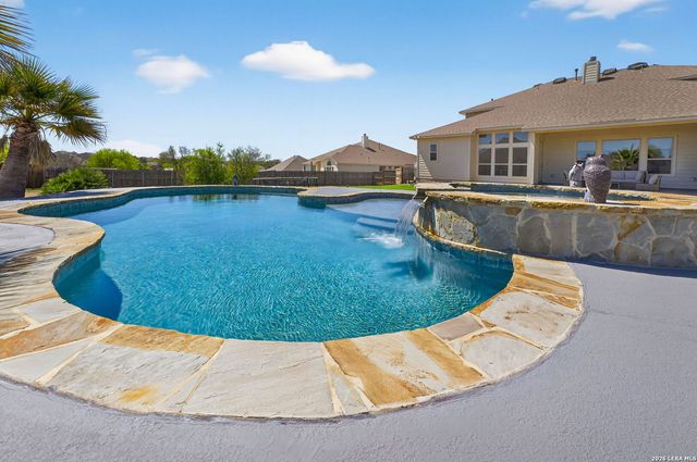 107 Lilly Blf, Castroville, TX 78009