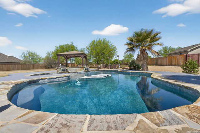 107 Lilly Blf, Castroville, TX 78009