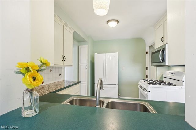 3741 Northwood Road, University Heights, OH 44118