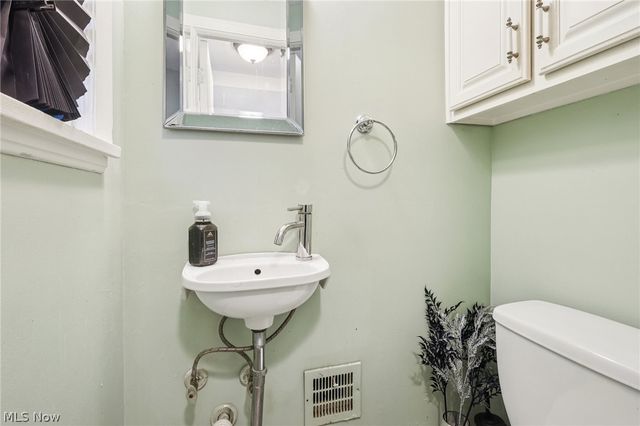 3741 Northwood Road, University Heights, OH 44118