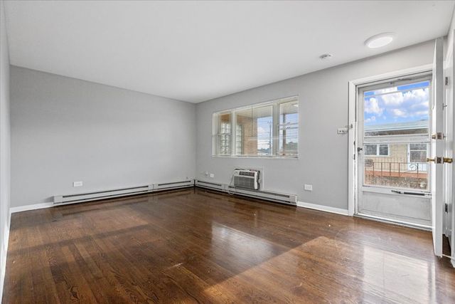 6212 W 64th Place 202, Chicago, IL 60638