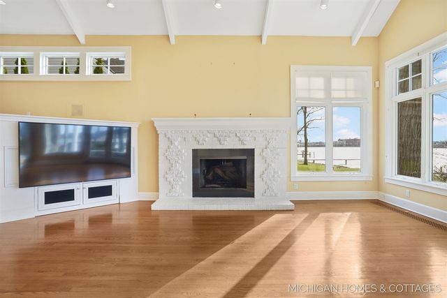 714 N Shore Drive, Holland, MI 49424