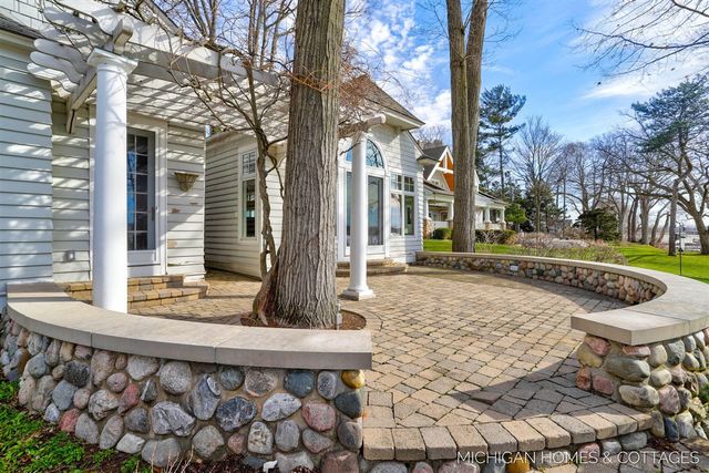 714 N Shore Drive, Holland, MI 49424