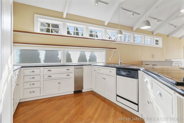 714 N Shore Drive, Holland, MI 49424